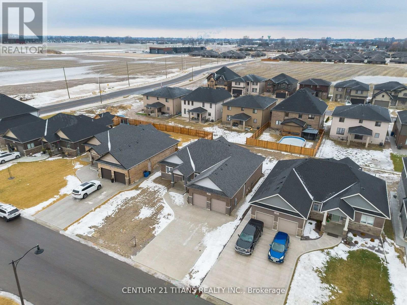 19 Tracy Drive, Chatham-Kent, Ontario  N7M 6G2 - Photo 34 - X12359716