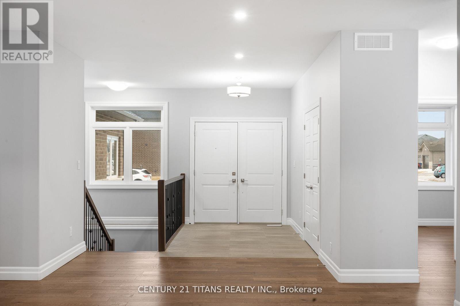 19 Tracy Drive, Chatham-Kent, Ontario  N7M 6G2 - Photo 5 - X12359716