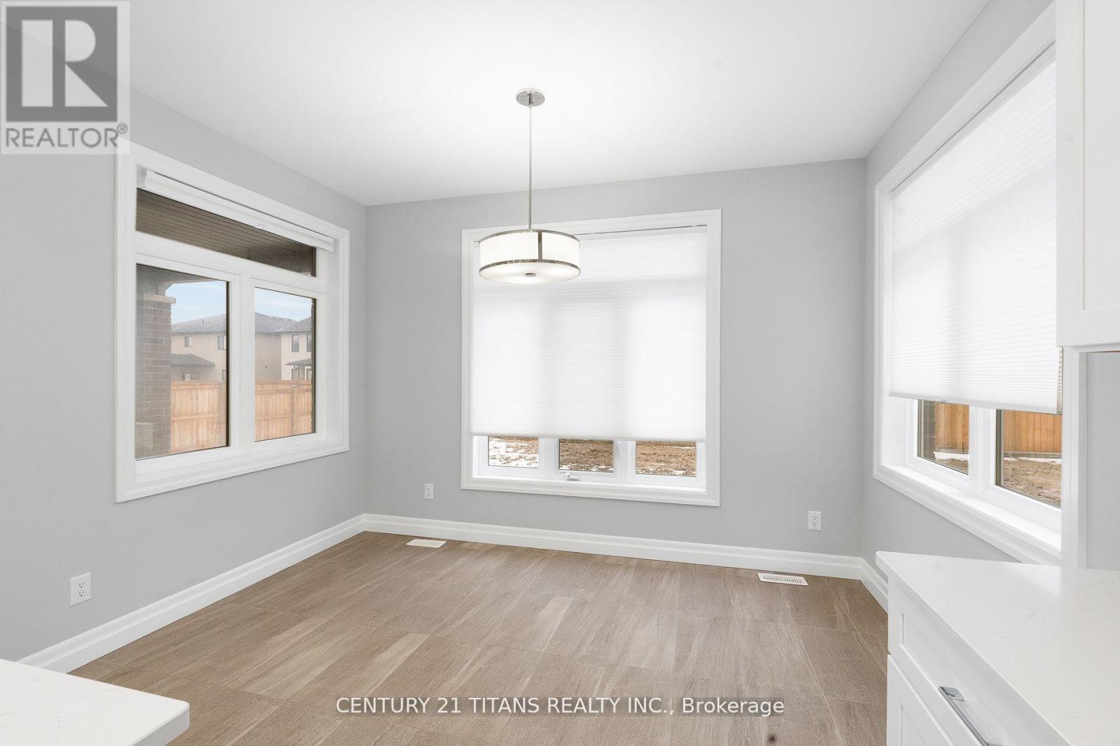 19 Tracy Drive, Chatham-Kent, Ontario  N7M 6G2 - Photo 9 - X12359716