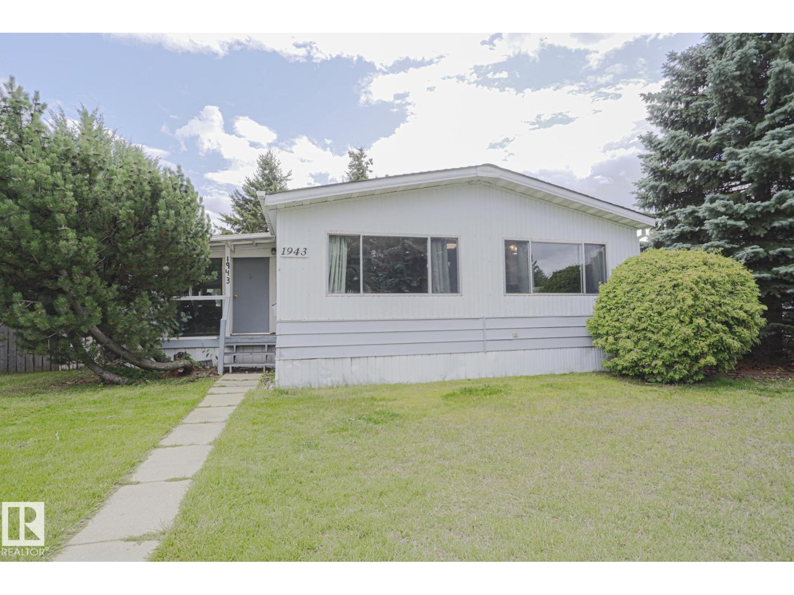 1943 West Royal WY NW NW, Edmonton, Alberta