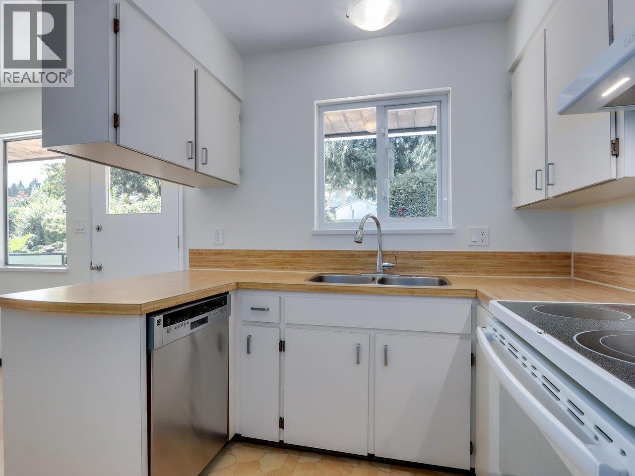 893 Huntingdon Crescent, North Vancouver, British Columbia  V7G 1M4 - Photo 9 - R3039269