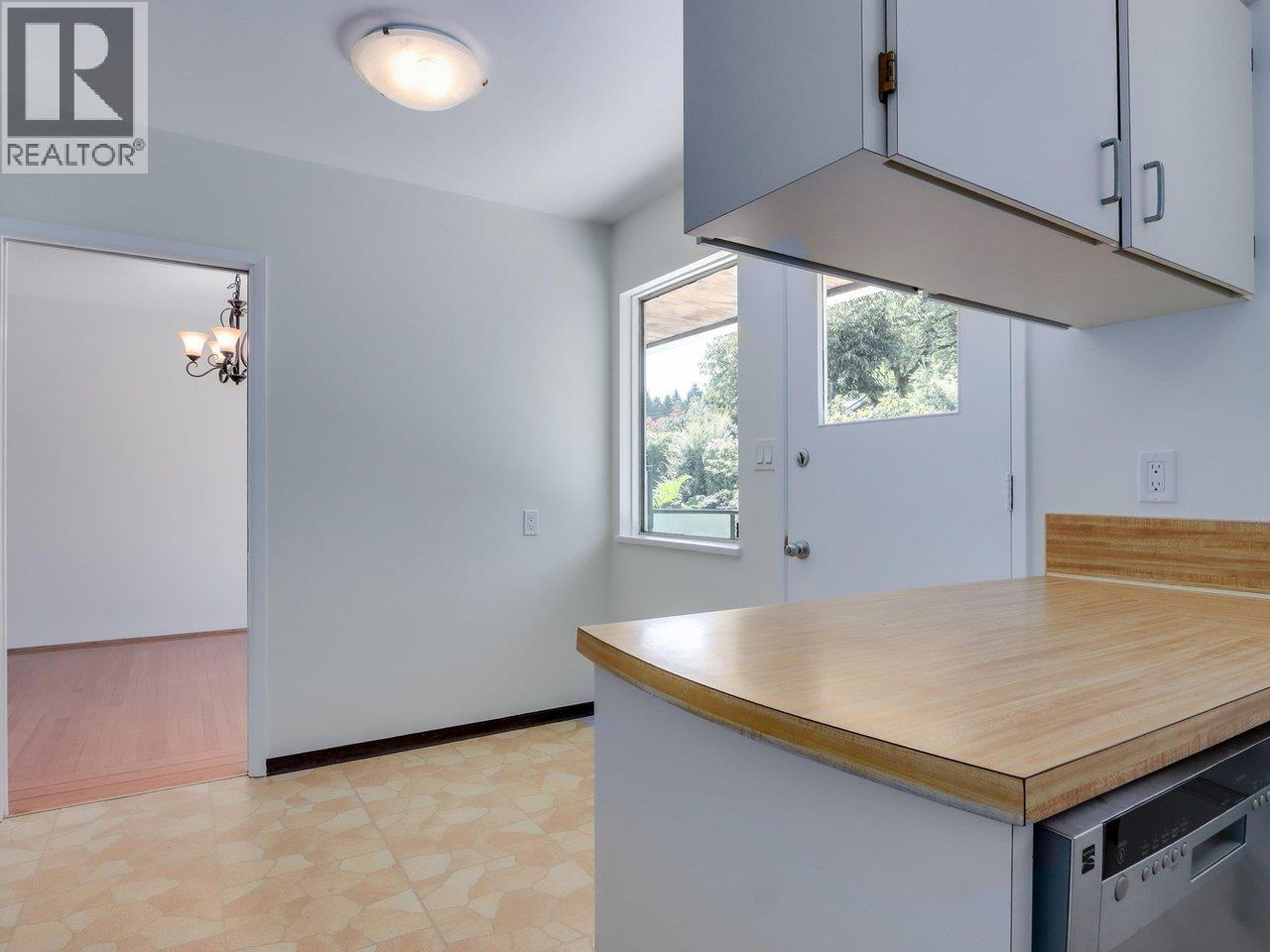 893 Huntingdon Crescent, North Vancouver, British Columbia  V7G 1M4 - Photo 10 - R3039269