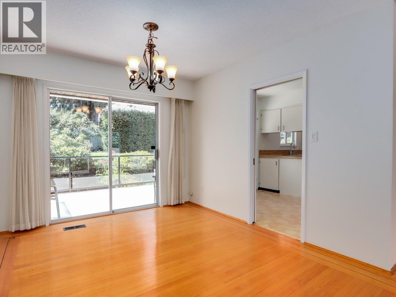 893 Huntingdon Crescent, North Vancouver, British Columbia  V7G 1M4 - Photo 6 - R3039269