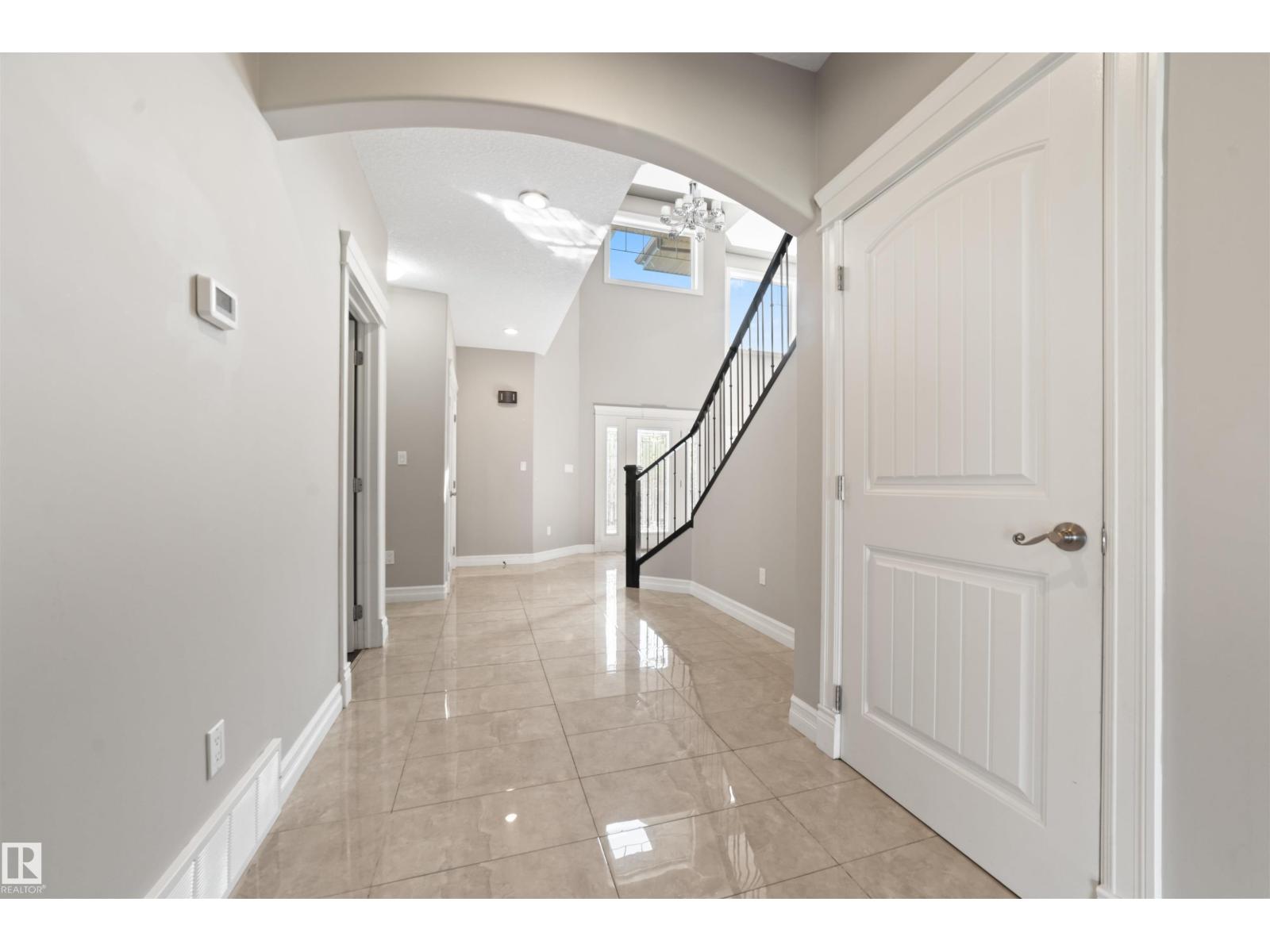 Property at 1721 ADAMSON CRESCENT SW image 4