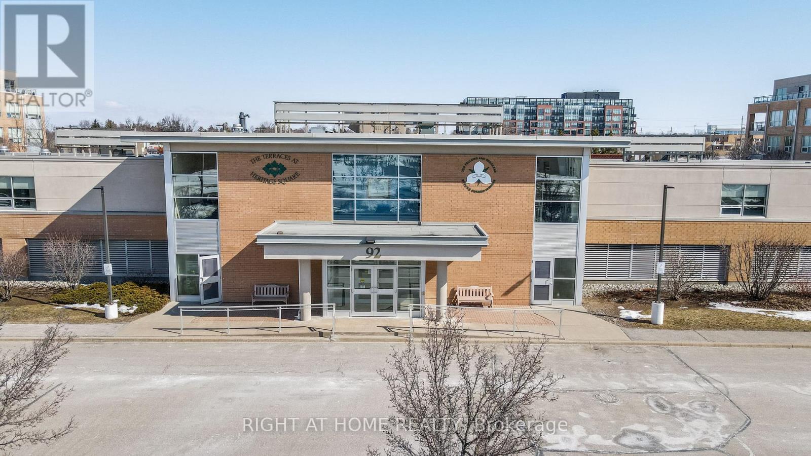 417 - 94 Dean Avenue, Barrie, Ontario  L4N 0M3 - Photo 2 - S12359793