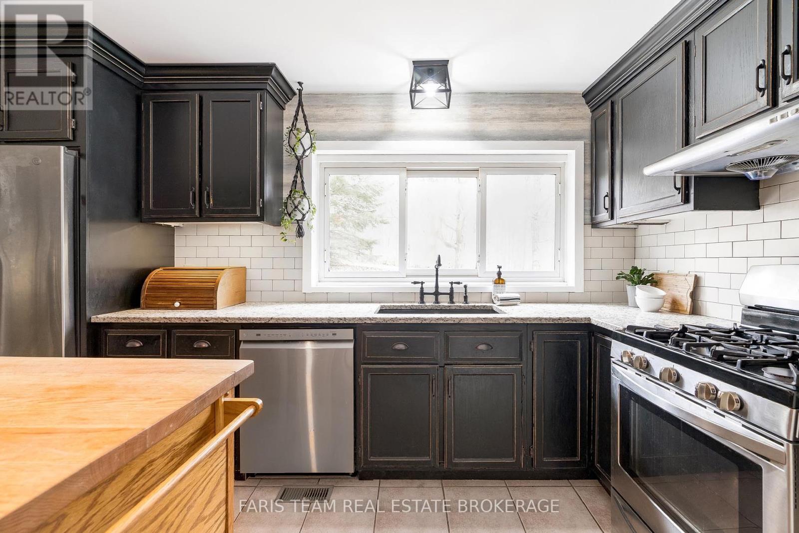 1983 Horseshoe Valley Road W, Oro-Medonte, Ontario  L4M 4Y8 - Photo 6 - S12359811