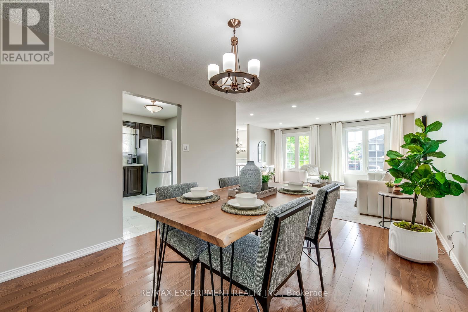 2309 Malcolm Crescent, Burlington, Ontario  L7P 4G8 - Photo 18 - W12359837