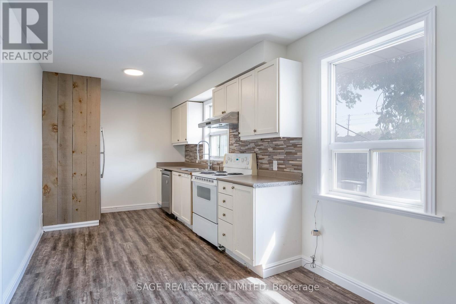 3 - 16 Simpson Avenue, Toronto, Ontario  M8Z 1E1 - Photo 3 - W12359849
