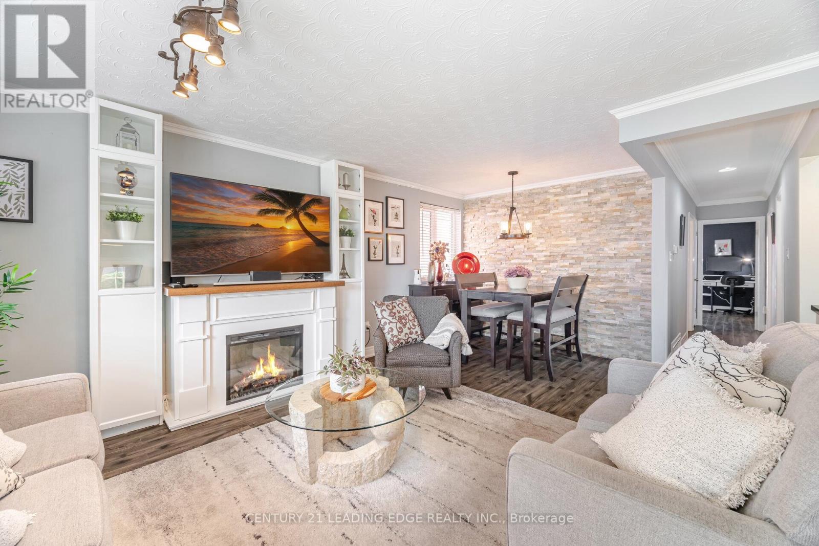 586 Curzon Avenue, Mississauga, Ontario  L5G 1P9 - Photo 12 - W12359889