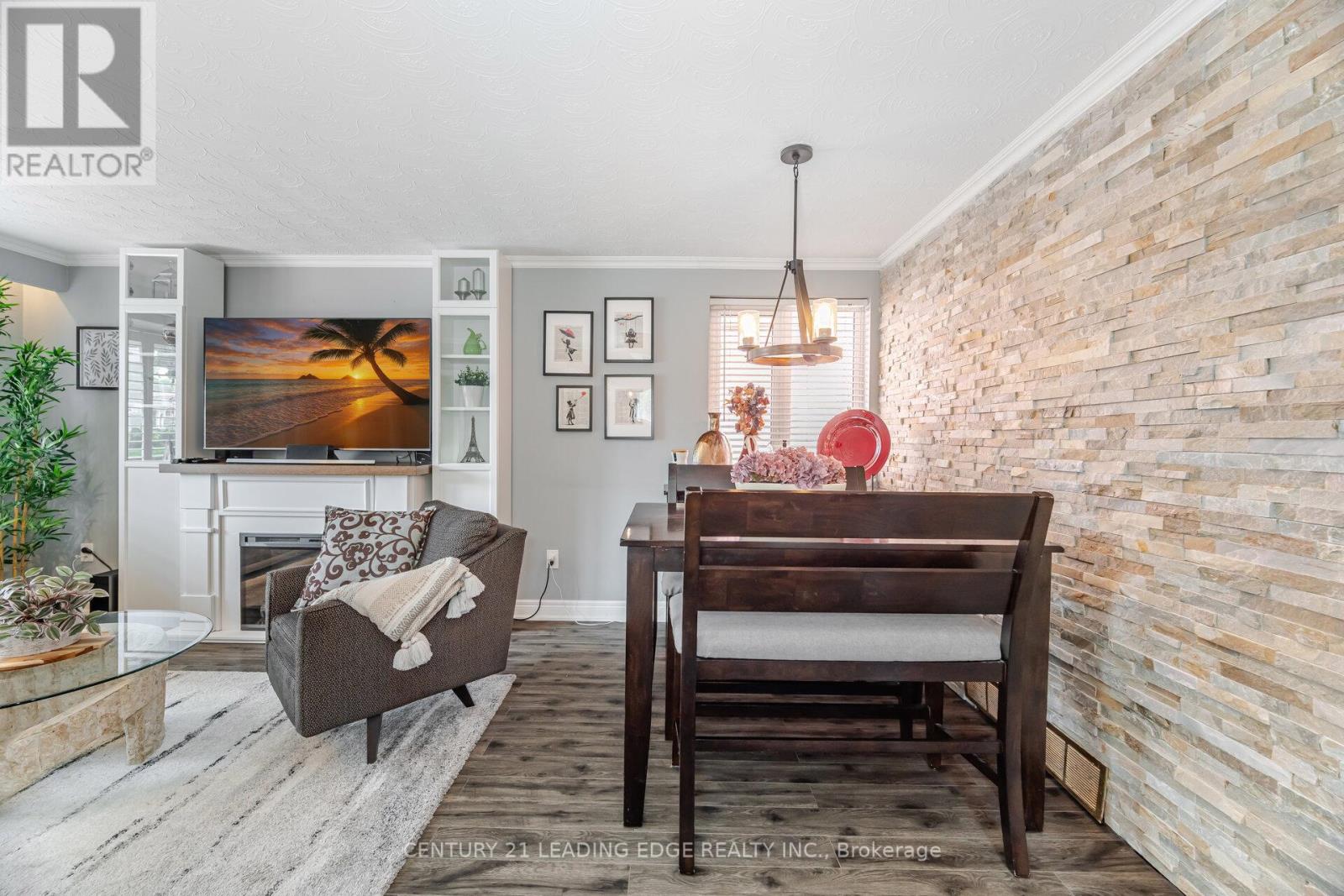 586 Curzon Avenue, Mississauga, Ontario  L5G 1P9 - Photo 14 - W12359889