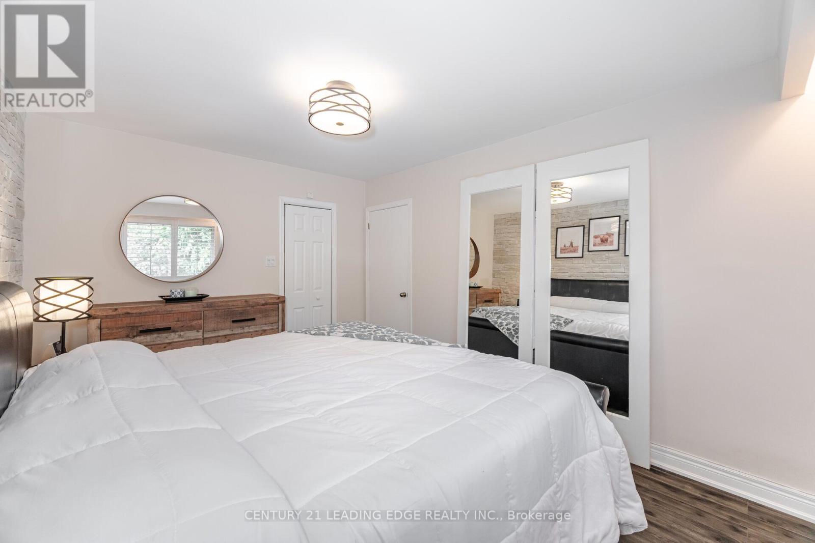 586 Curzon Avenue, Mississauga, Ontario  L5G 1P9 - Photo 19 - W12359889