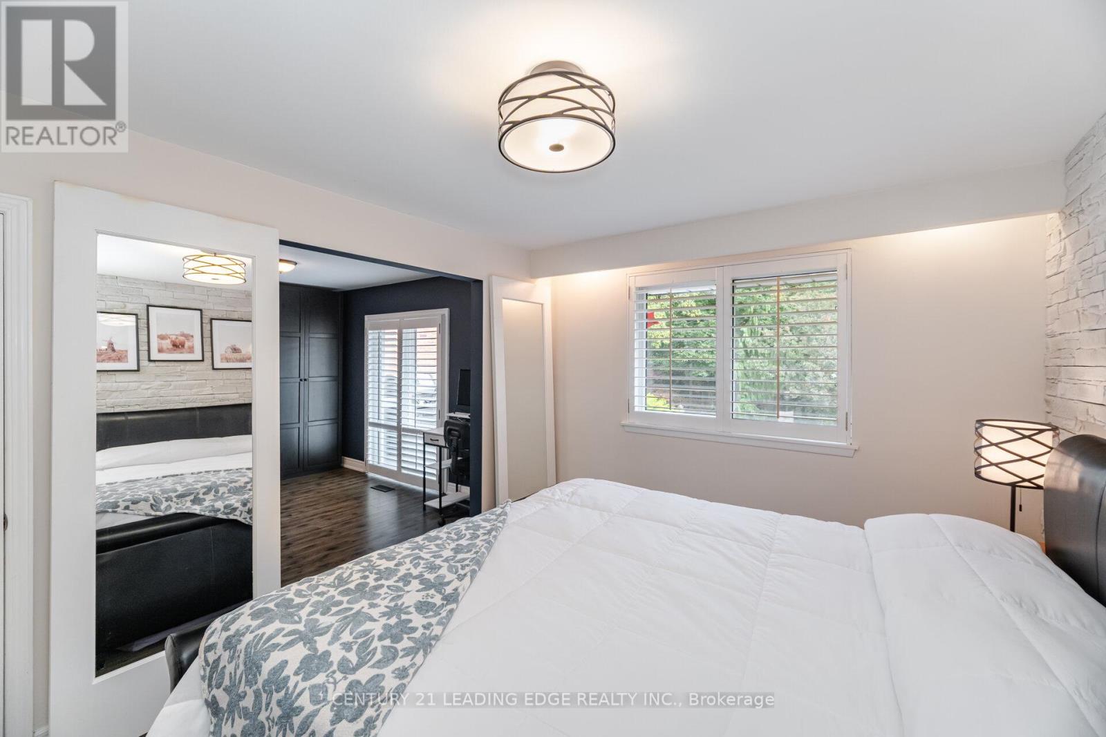 586 Curzon Avenue, Mississauga, Ontario  L5G 1P9 - Photo 20 - W12359889