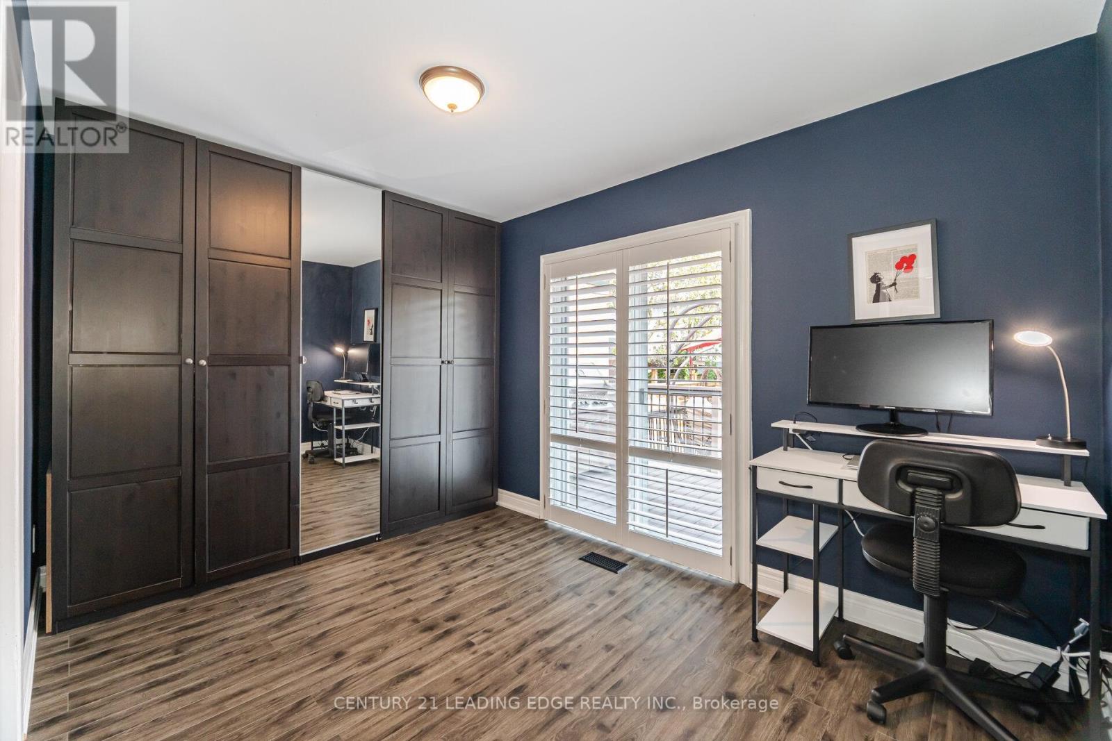 586 Curzon Avenue, Mississauga, Ontario  L5G 1P9 - Photo 21 - W12359889