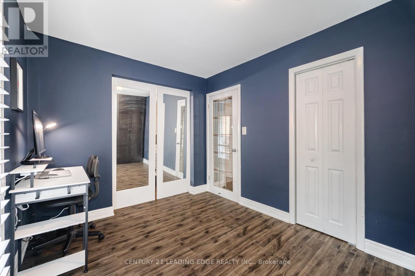 586 Curzon Avenue, Mississauga, Ontario  L5G 1P9 - Photo 22 - W12359889
