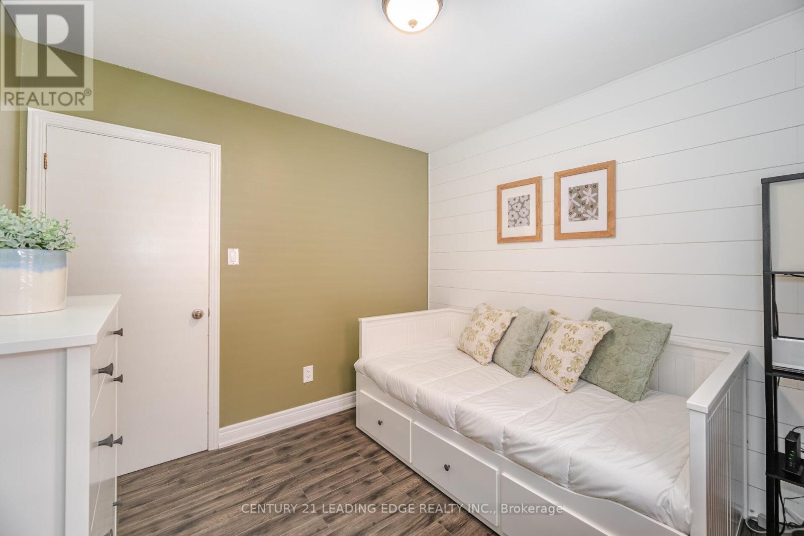 586 Curzon Avenue, Mississauga, Ontario  L5G 1P9 - Photo 24 - W12359889