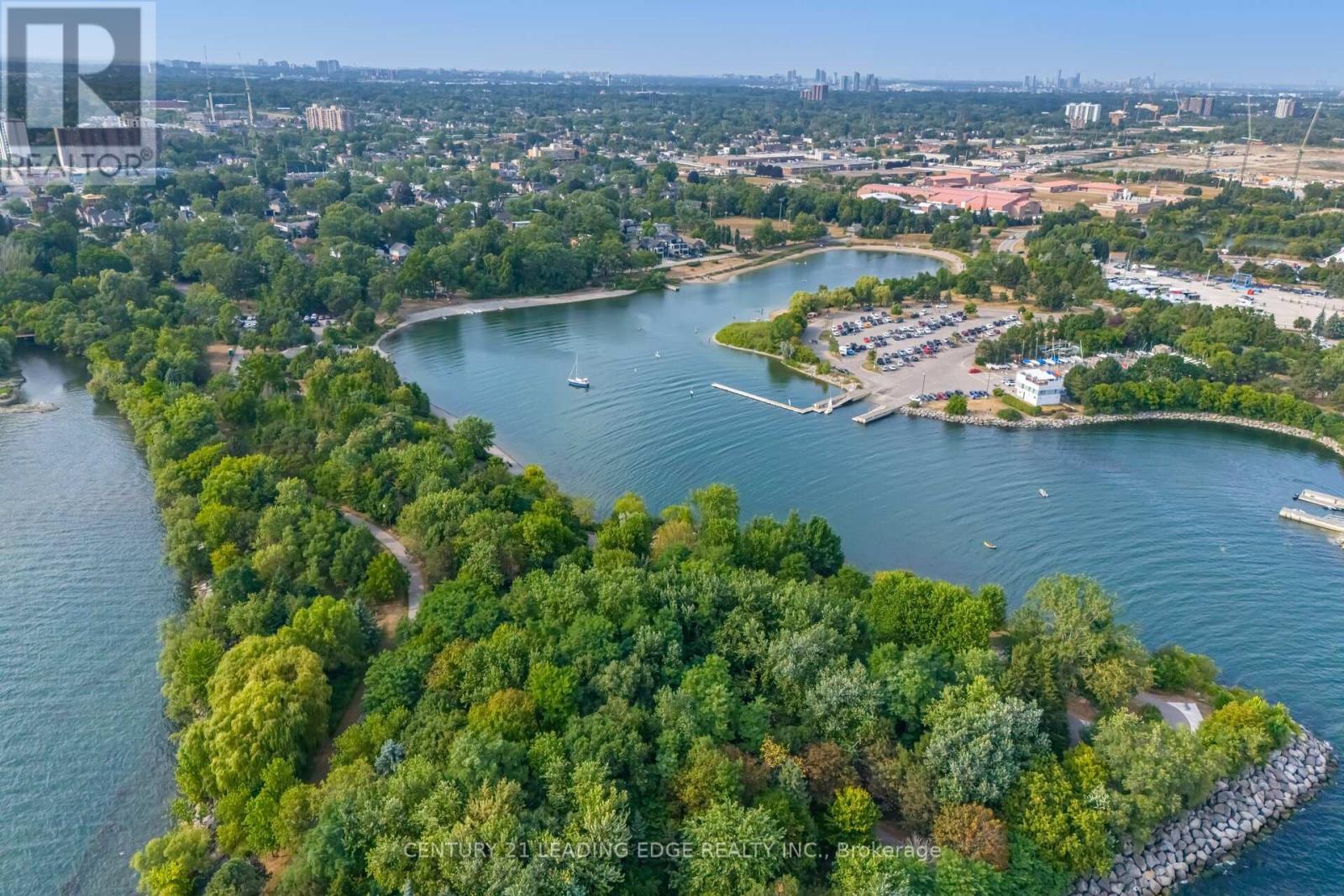 586 Curzon Avenue, Mississauga, Ontario  L5G 1P9 - Photo 49 - W12359889