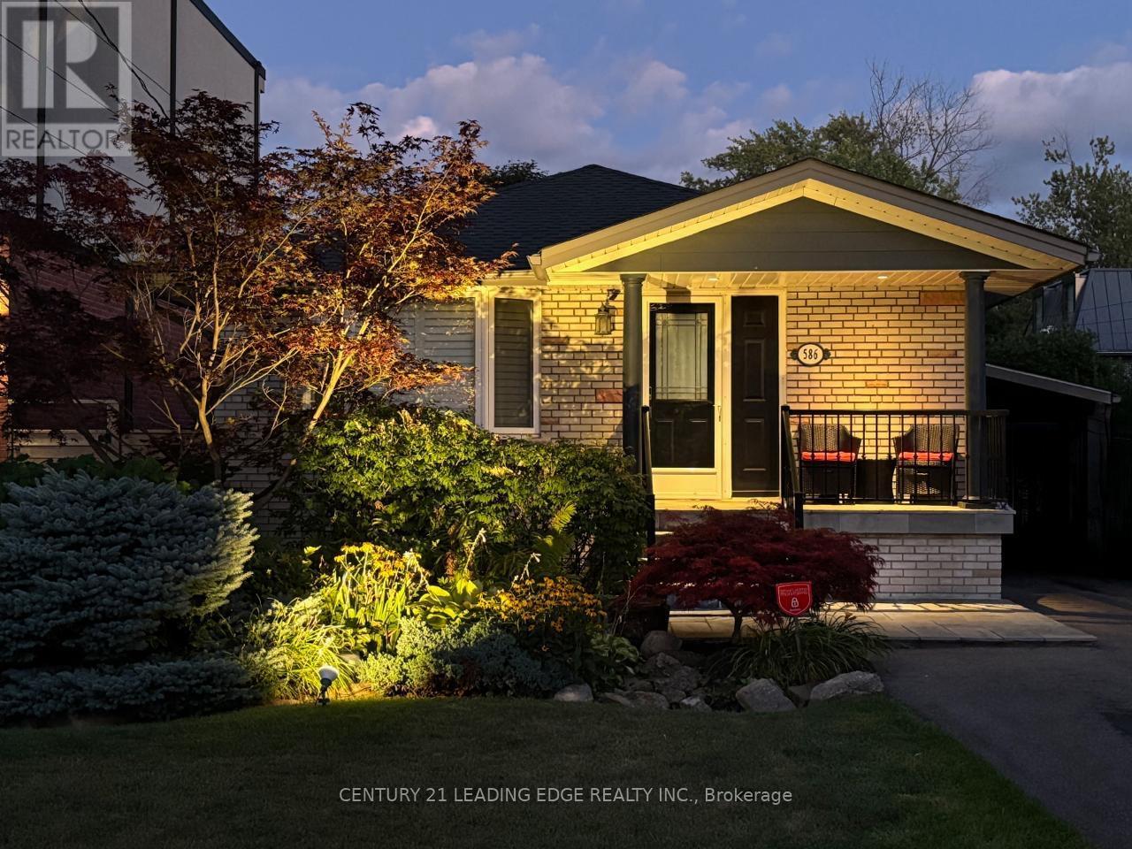 586 Curzon Avenue, Mississauga, Ontario  L5G 1P9 - Photo 6 - W12359889