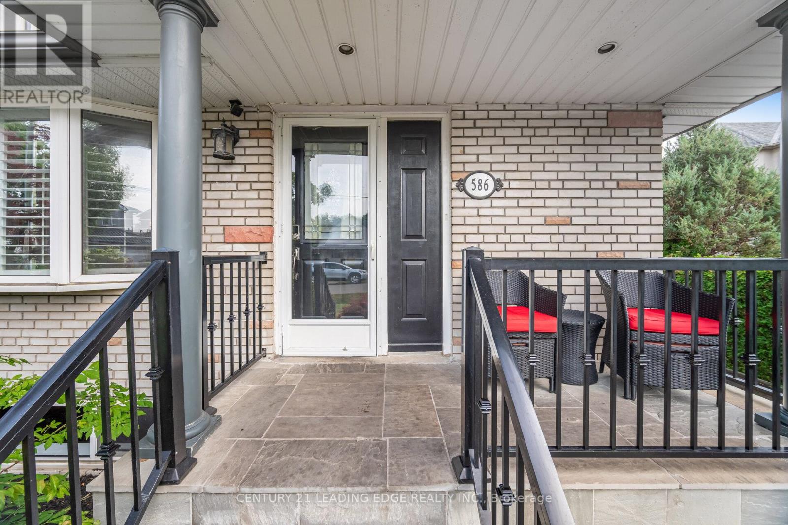 586 Curzon Avenue, Mississauga, Ontario  L5G 1P9 - Photo 7 - W12359889