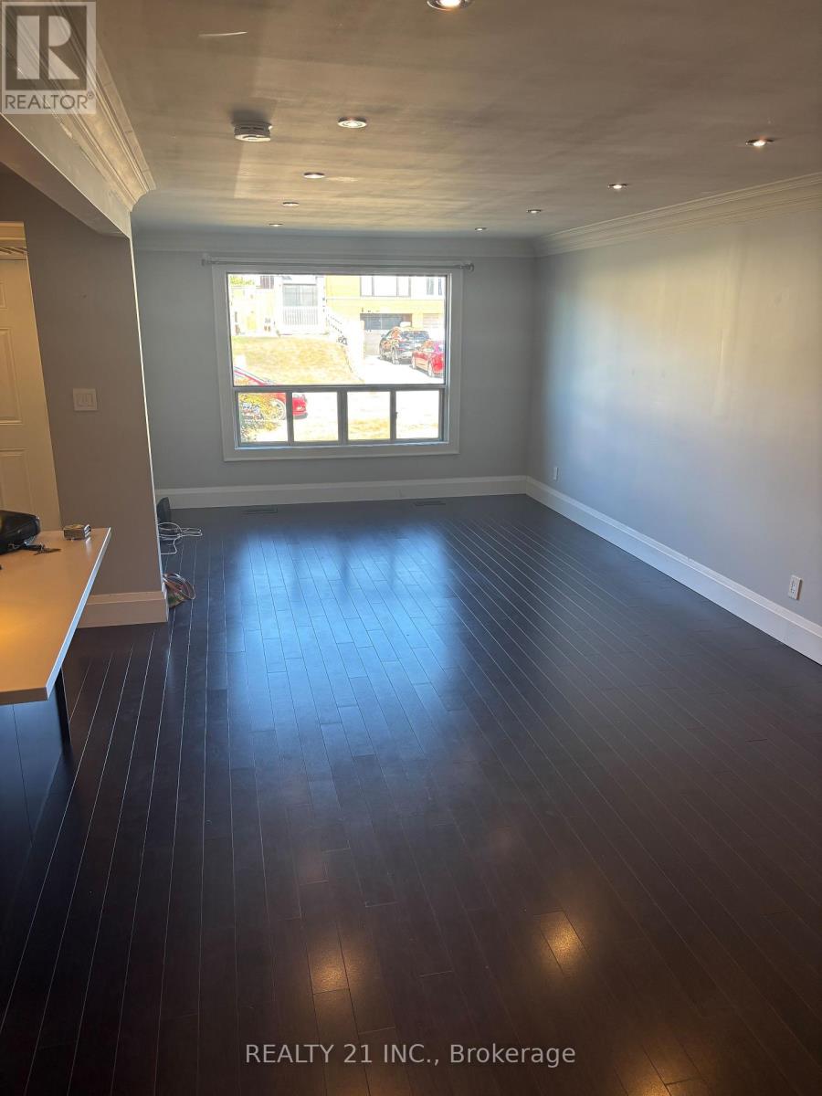 18 Whitbread Crescent, Toronto, Ontario  M3L 2A7 - Photo 10 - W12359895