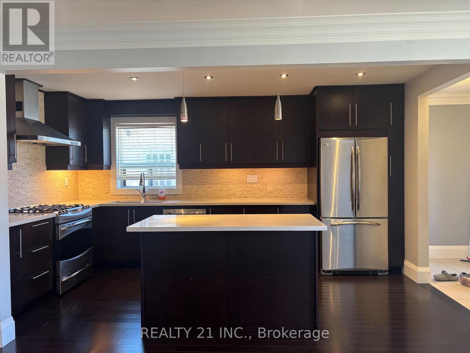 18 Whitbread Crescent, Toronto, Ontario  M3L 2A7 - Photo 9 - W12359895