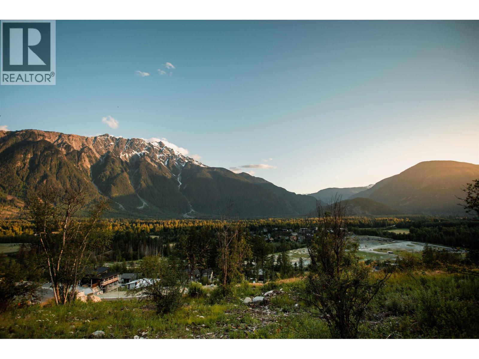 9002 Sun God Mountain Way, Pemberton, British Columbia  V0N 2L3 - Photo 5 - R3039713