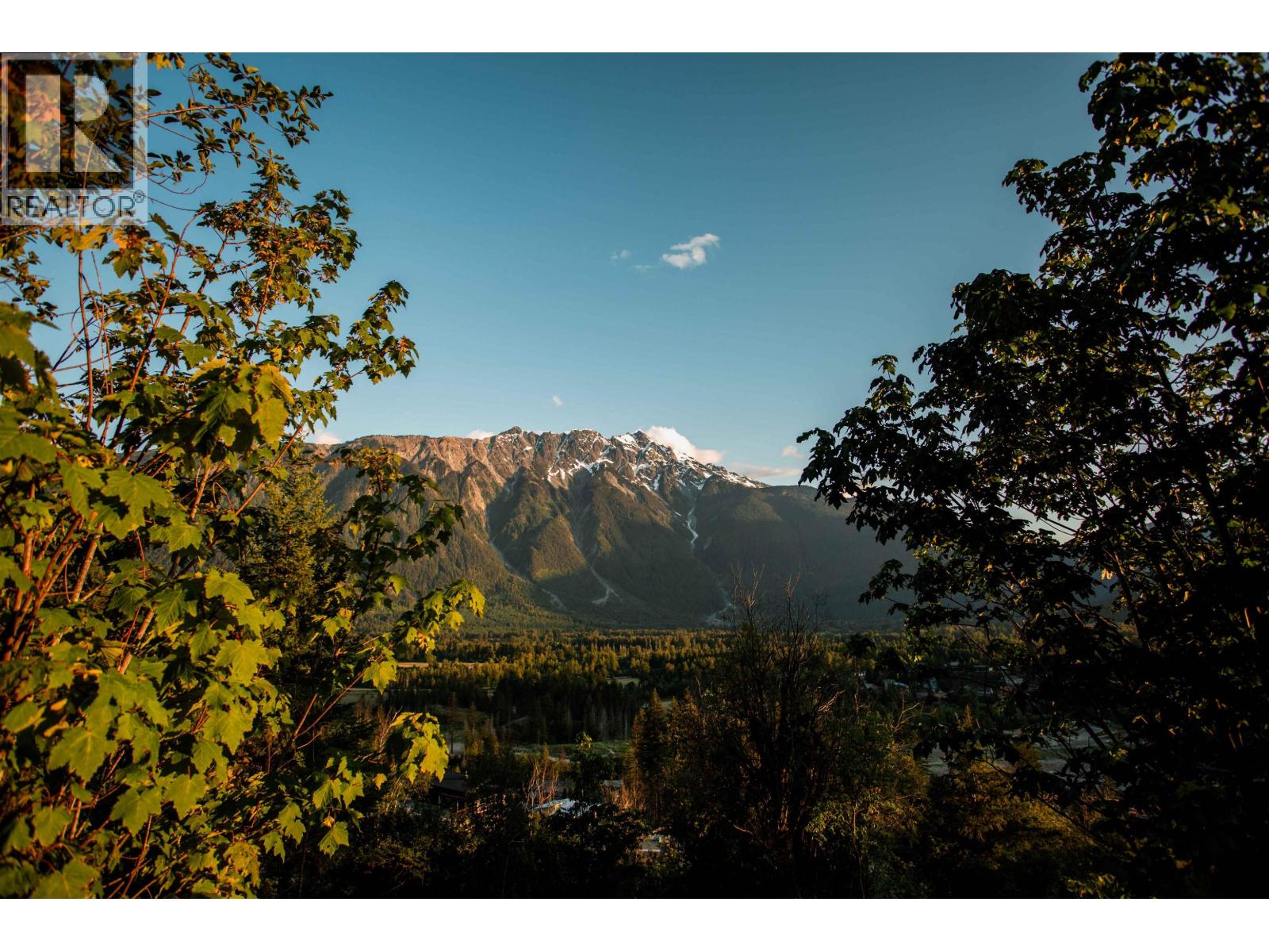 9004 Sun God Mountain Way, Pemberton, British Columbia  V0N 2L3 - Photo 8 - R3039729