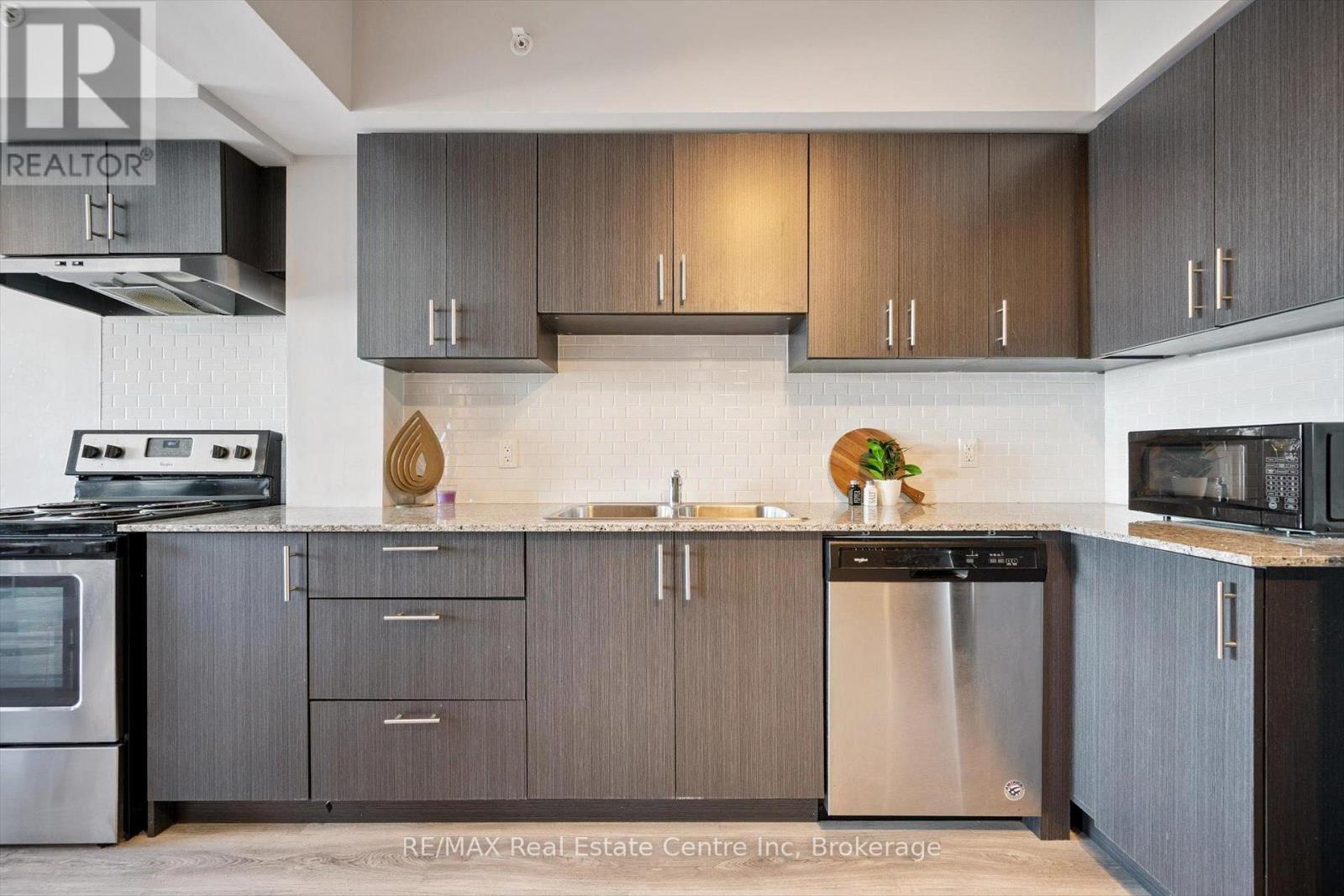F515 - 275 Larch Street, Waterloo, Ontario  N2L 0J3 - Photo 3 - X12359912