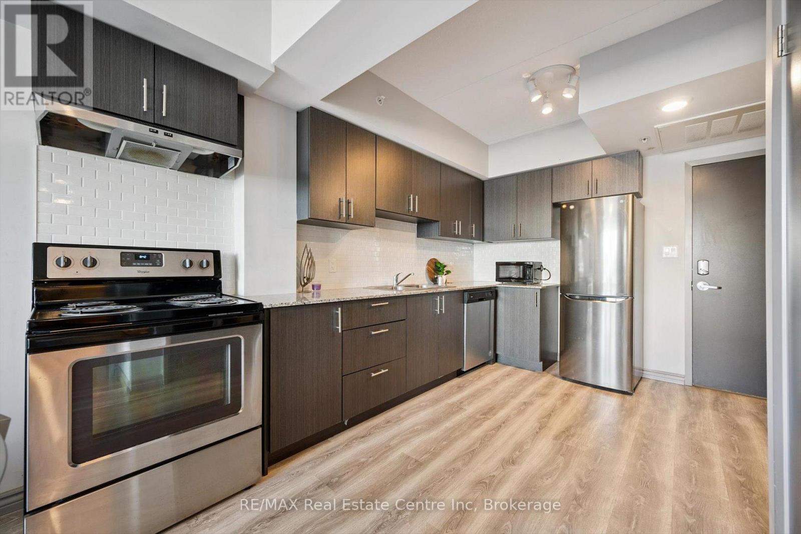 F515 - 275 Larch Street, Waterloo, Ontario  N2L 0J3 - Photo 4 - X12359912