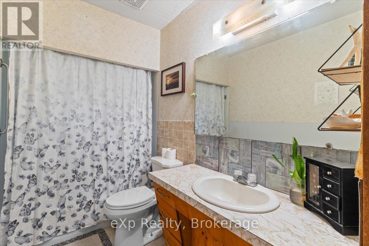 16 Geddes Street, Minto, Ontario  N0G 1M0 - Photo 10 - X12359935