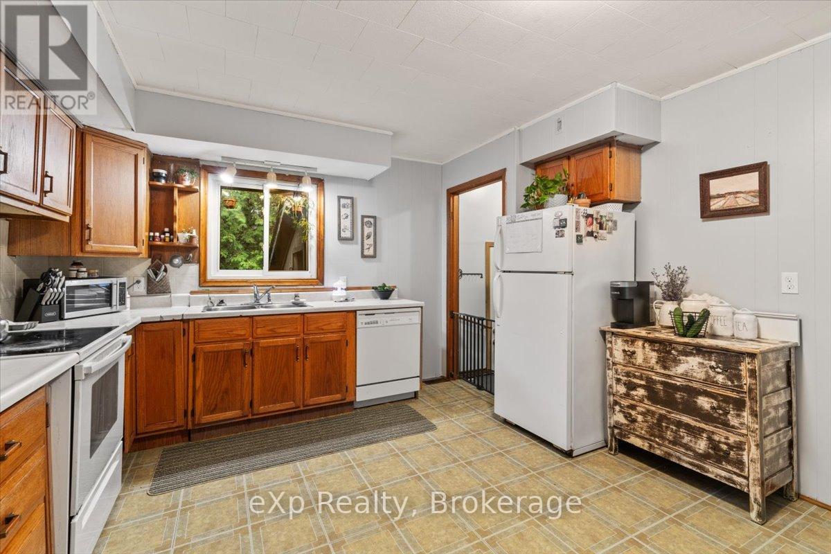 16 Geddes Street, Minto, Ontario  N0G 1M0 - Photo 3 - X12359935
