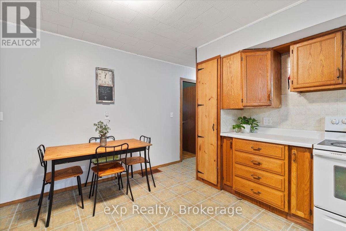 16 Geddes Street, Minto, Ontario  N0G 1M0 - Photo 4 - X12359935