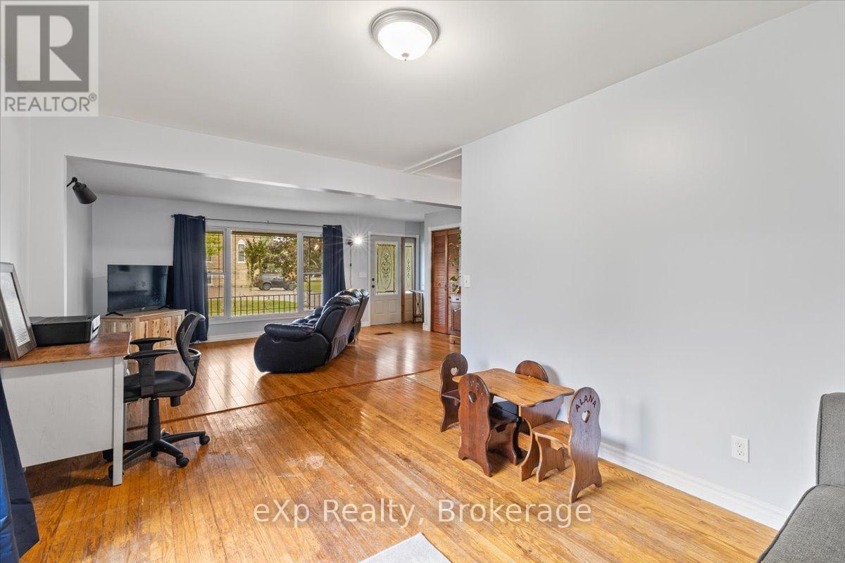 16 Geddes Street, Minto, Ontario  N0G 1M0 - Photo 6 - X12359935