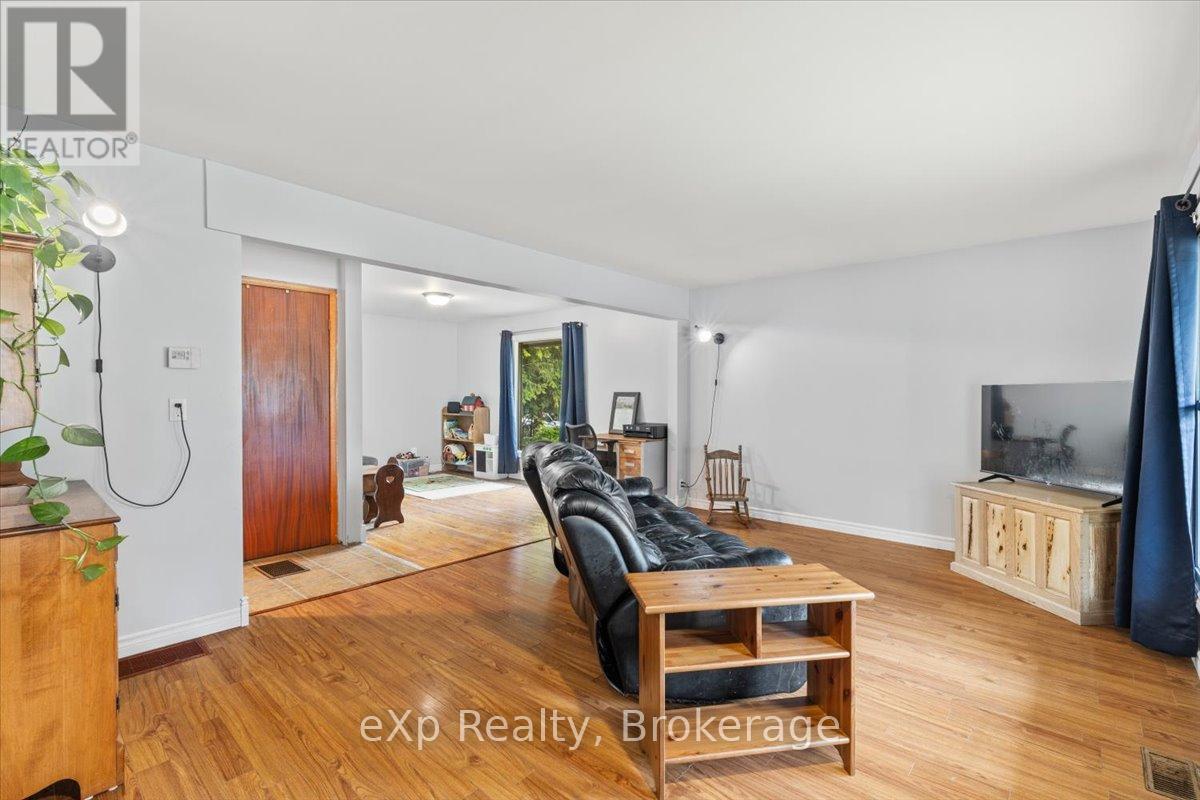 16 Geddes Street, Minto, Ontario  N0G 1M0 - Photo 9 - X12359935