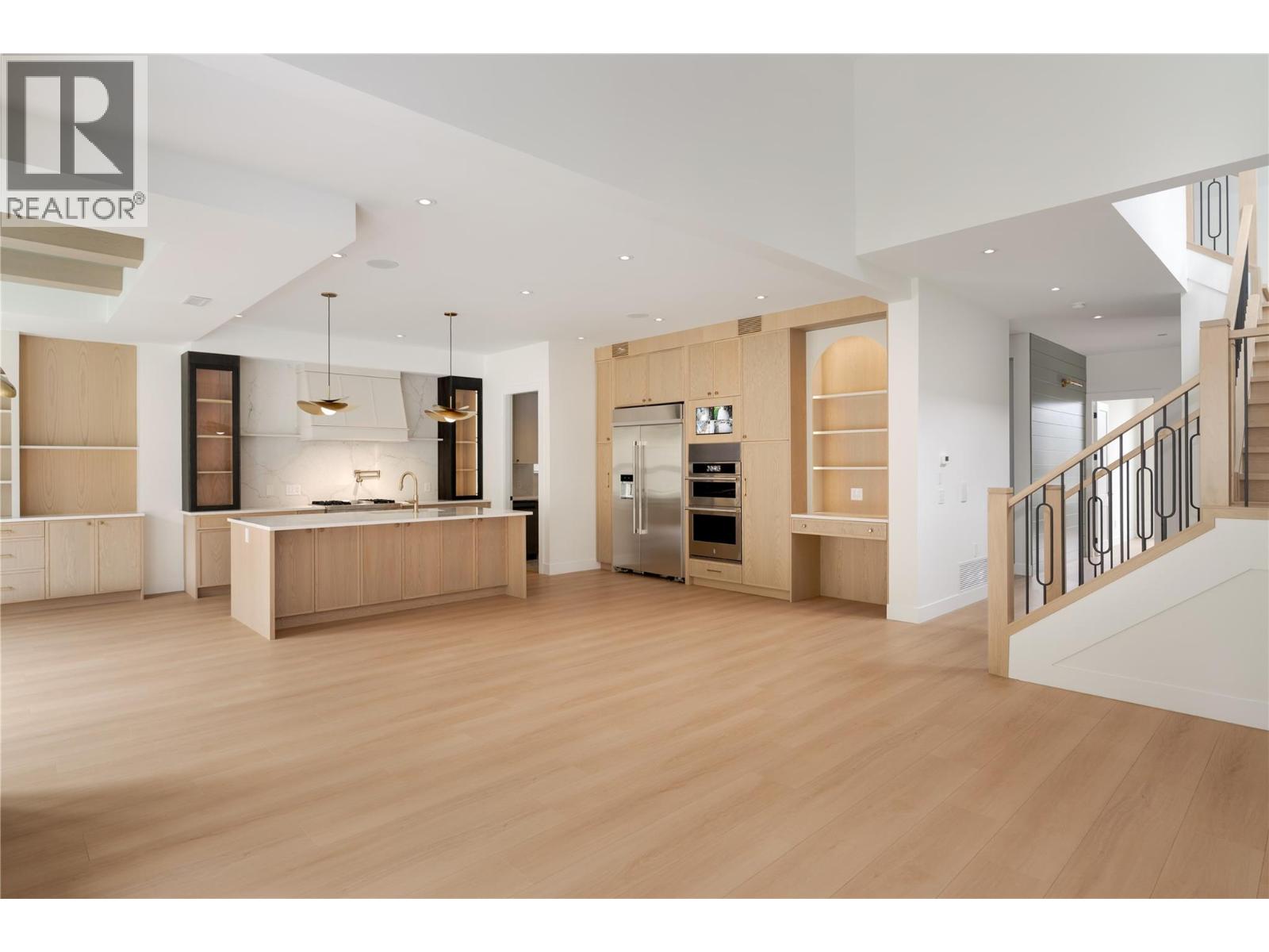 1004 Bull Crescent Kelowna Photo 3