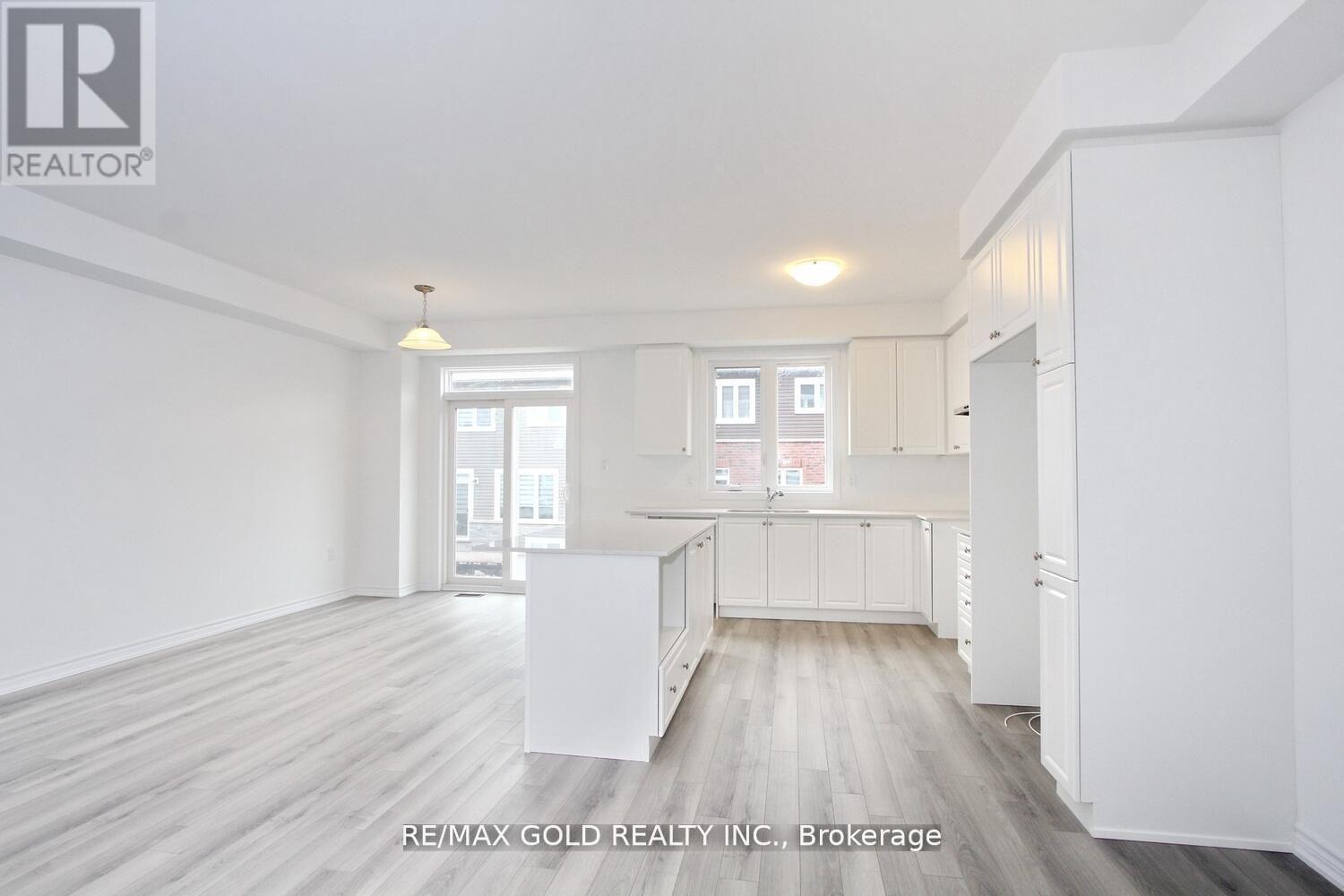 127 Molozzi Street, Erin, Ontario  N0B 1T0 - Photo 14 - X12359907