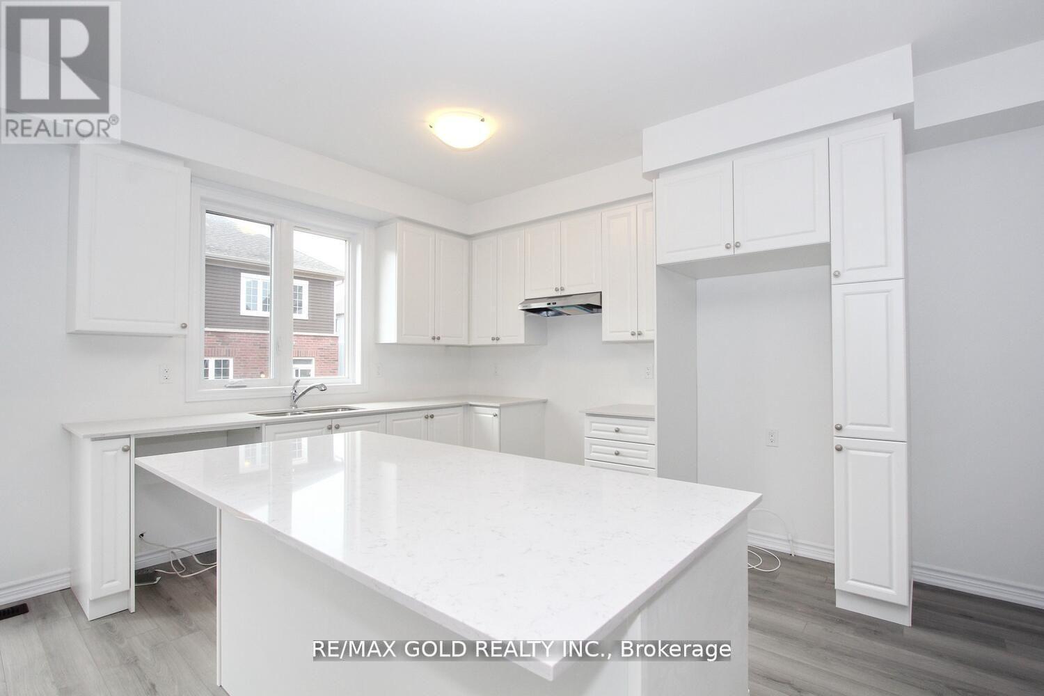 127 Molozzi Street, Erin, Ontario  N0B 1T0 - Photo 16 - X12359907