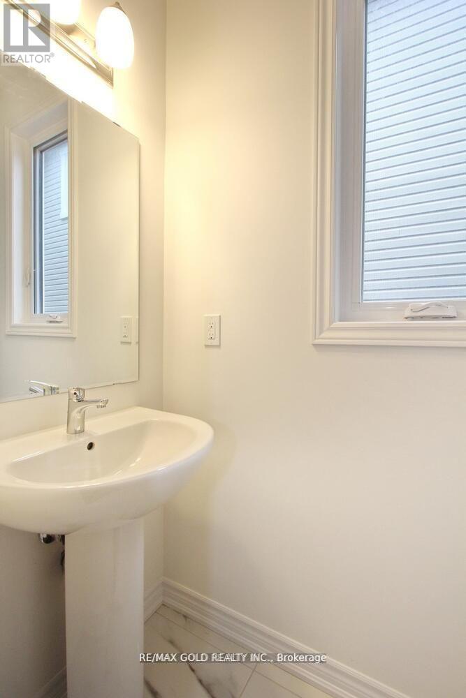 127 Molozzi Street, Erin, Ontario  N0B 1T0 - Photo 3 - X12359907