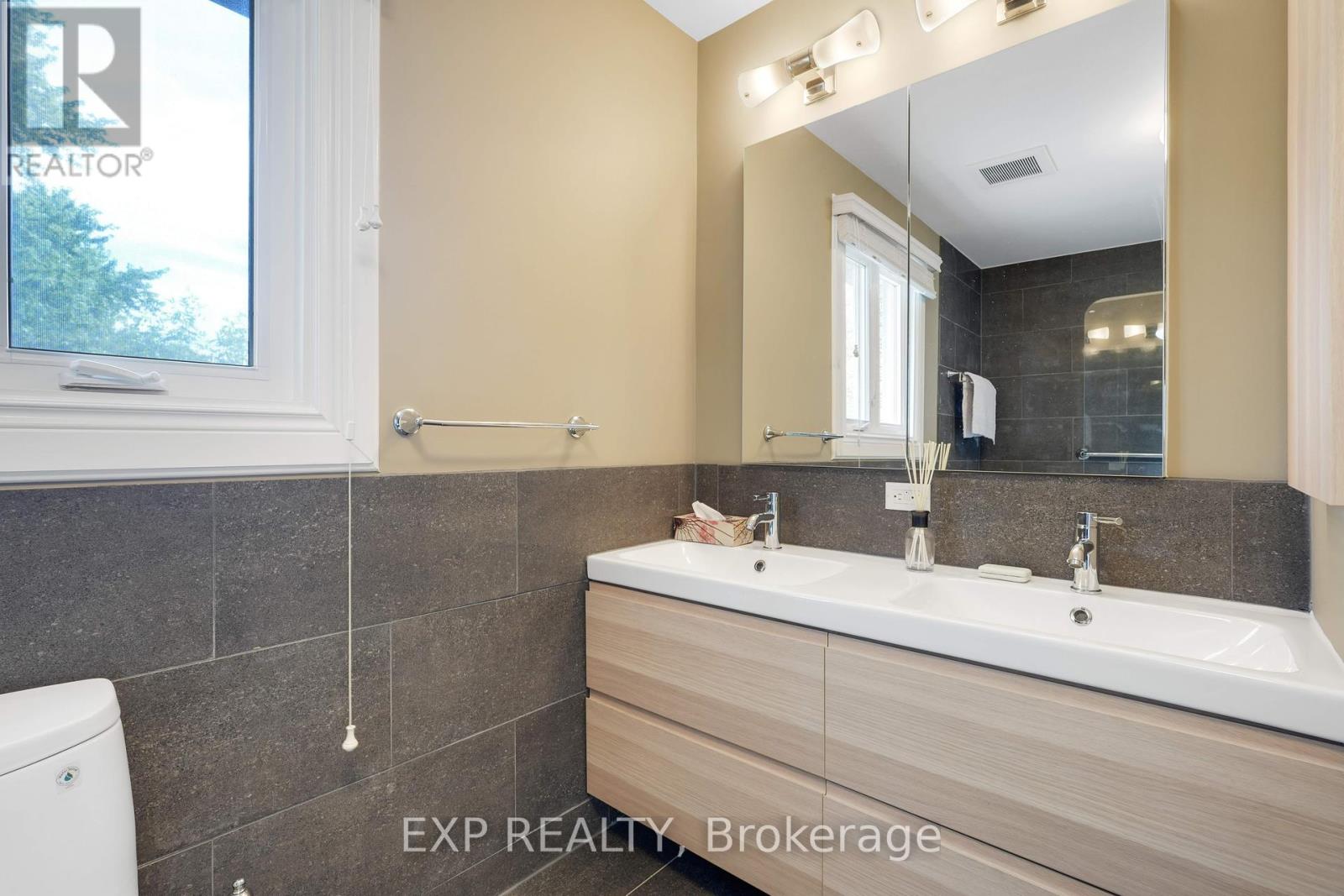 2106 Lamira Street, Ottawa, Ontario  K1H 8N9 - Photo 21 - X12358393