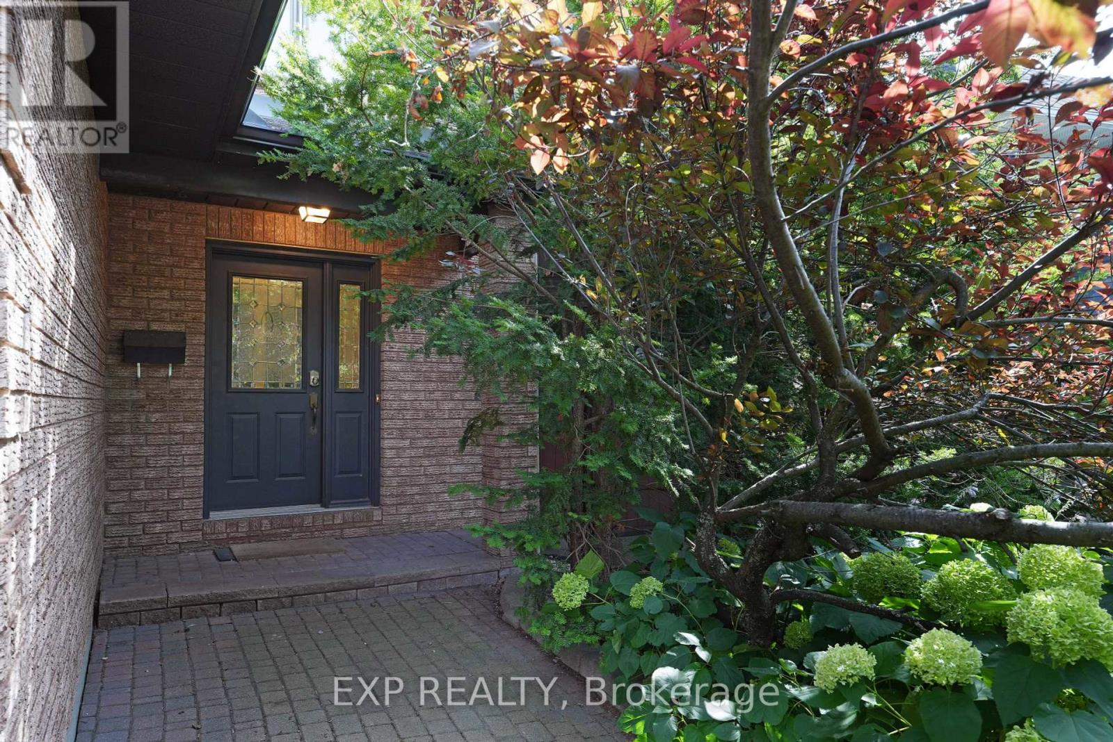 Property at 2106 LAMIRA STREET W image 2
