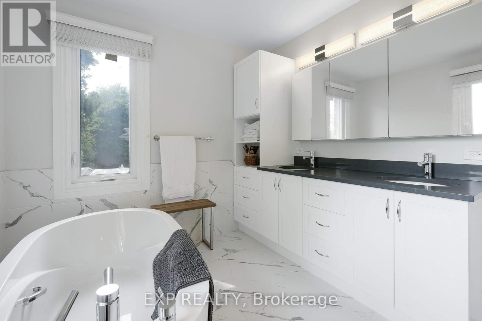 2106 Lamira Street, Ottawa, Ontario  K1H 8N9 - Photo 16 - X12358393