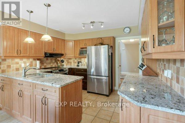 2106 Lamira Street, Ottawa, Ontario  K1H 8N9 - Photo 8 - X12358393