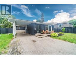 4 DEVINS DRIVE, Aurora, Ontario