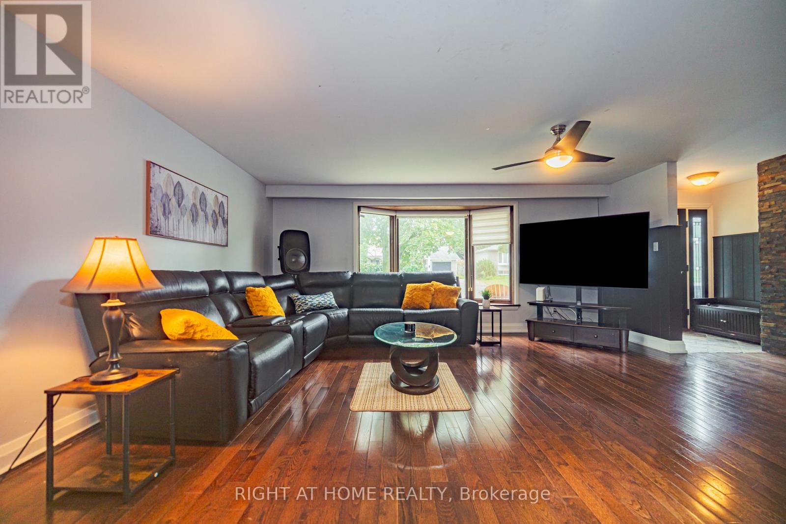 4 Devins Drive, Aurora (Aurora Heights), Ontario  L4G 2Z1 - Photo 12 - N12359846