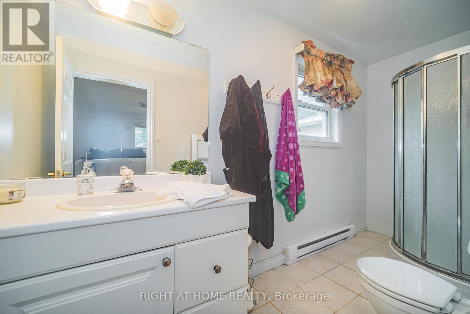 4 Devins Drive, Aurora (Aurora Heights), Ontario  L4G 2Z1 - Photo 18 - N12359846
