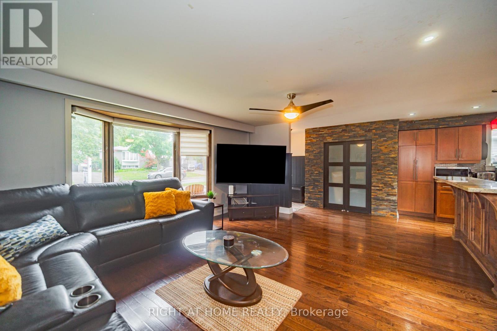 4 Devins Drive, Aurora (Aurora Heights), Ontario  L4G 2Z1 - Photo 15 - N12359846