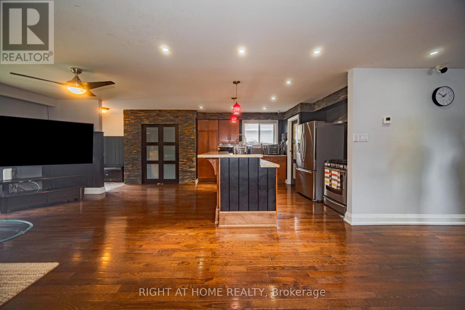 4 Devins Drive, Aurora (Aurora Heights), Ontario  L4G 2Z1 - Photo 17 - N12359846