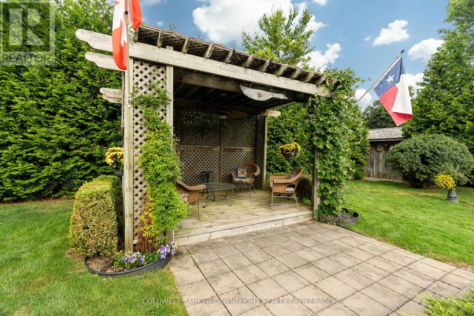 20 Southland Drive, London South, Ontario  N6P 1C2 - Photo 34 - X12360007