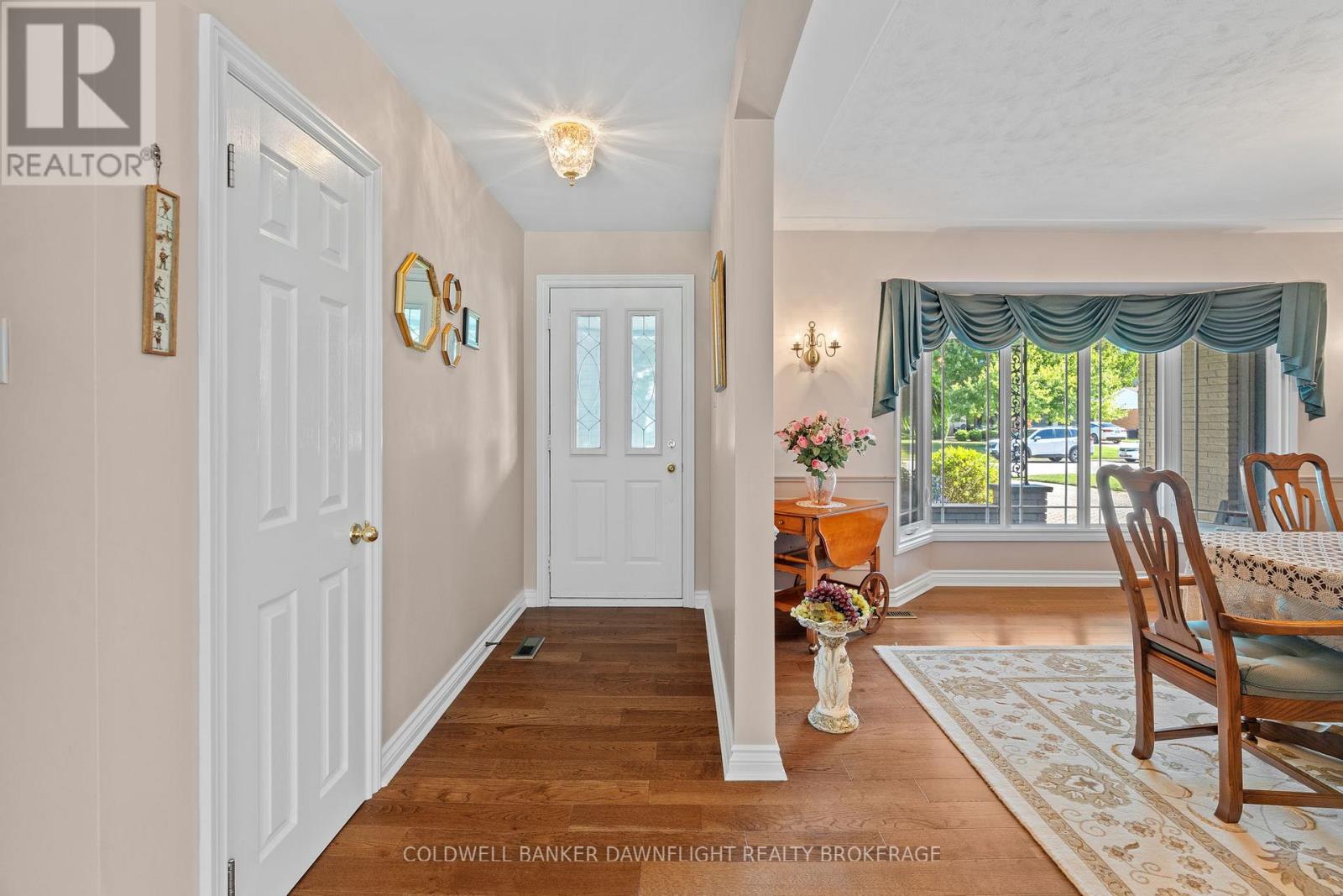 20 Southland Drive, London South, Ontario  N6P 1C2 - Photo 5 - X12360007