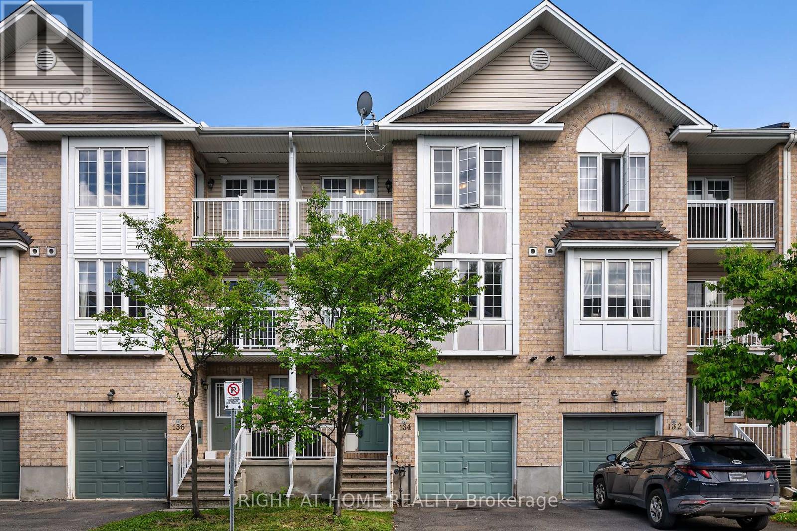 Property at 134 FORDHAM PRIVATE image 1