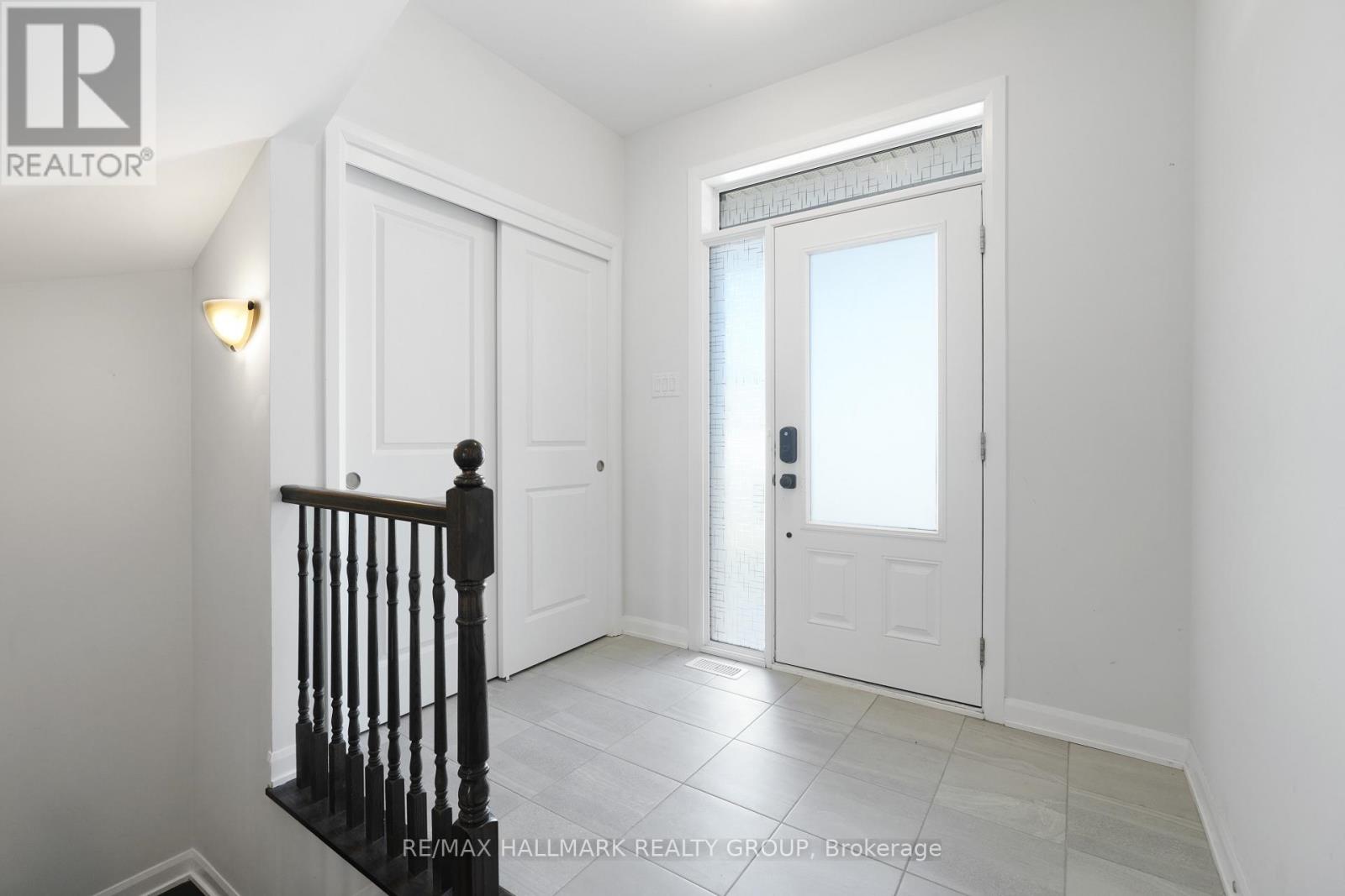 68 Ralph Erfle Way, Ottawa, Ontario  K2J 6V5 - Photo 2 - X12360066